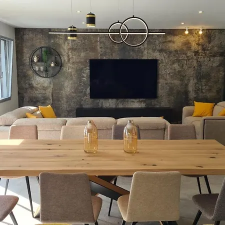 Villa De Charme Avec Piscine Chauffee Au Centre Village *