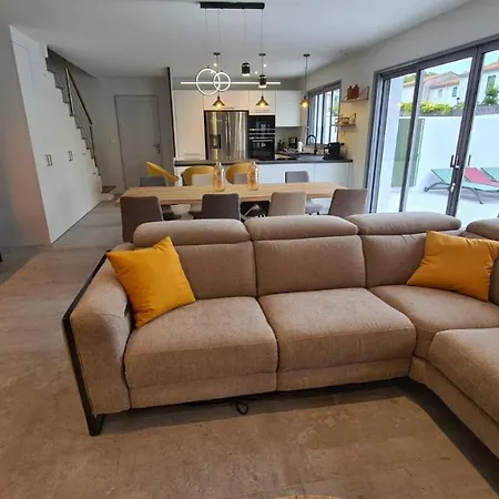 De Charme Avec Piscine Chauffee Au Centre Village Villa *
